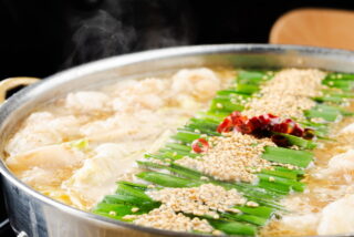佐世保の博多あじ処はす屋が移転オープンしてた！モツ鍋を食べるなら断然オススメ！餃子のコスパの良さがスゴいぞ！