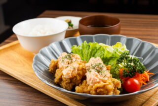 佐世保にカフェライクな定食屋てらもと商店がオープンしてる！激ウマっ！こんなチキン南蛮はじめて食べた！